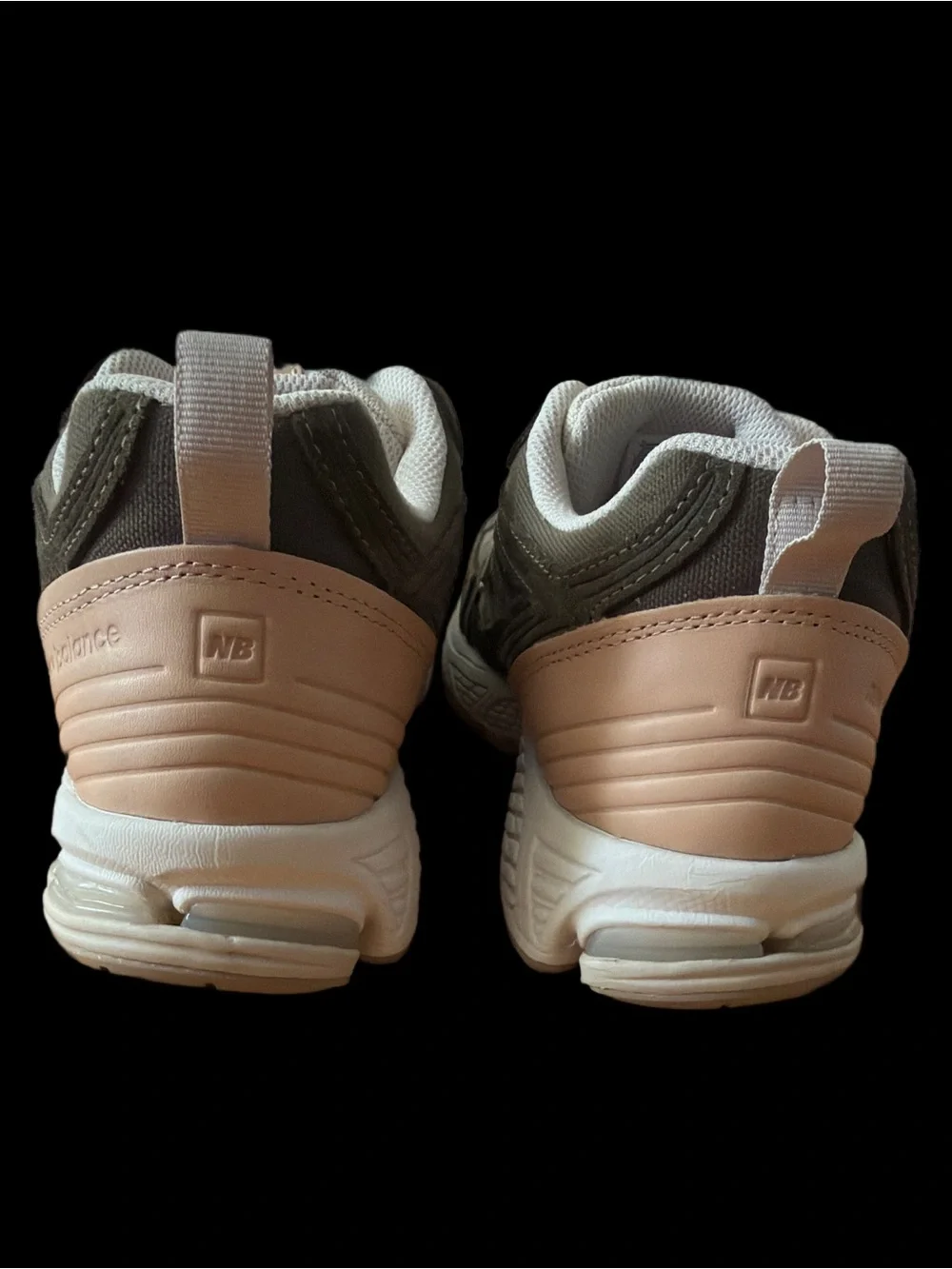 New Balance 1906R Olive Green & Cream  Sneakers Men’s size 11 EUC 2X